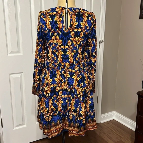 Fit and flare beautiful dress. - Picture 3 of 6